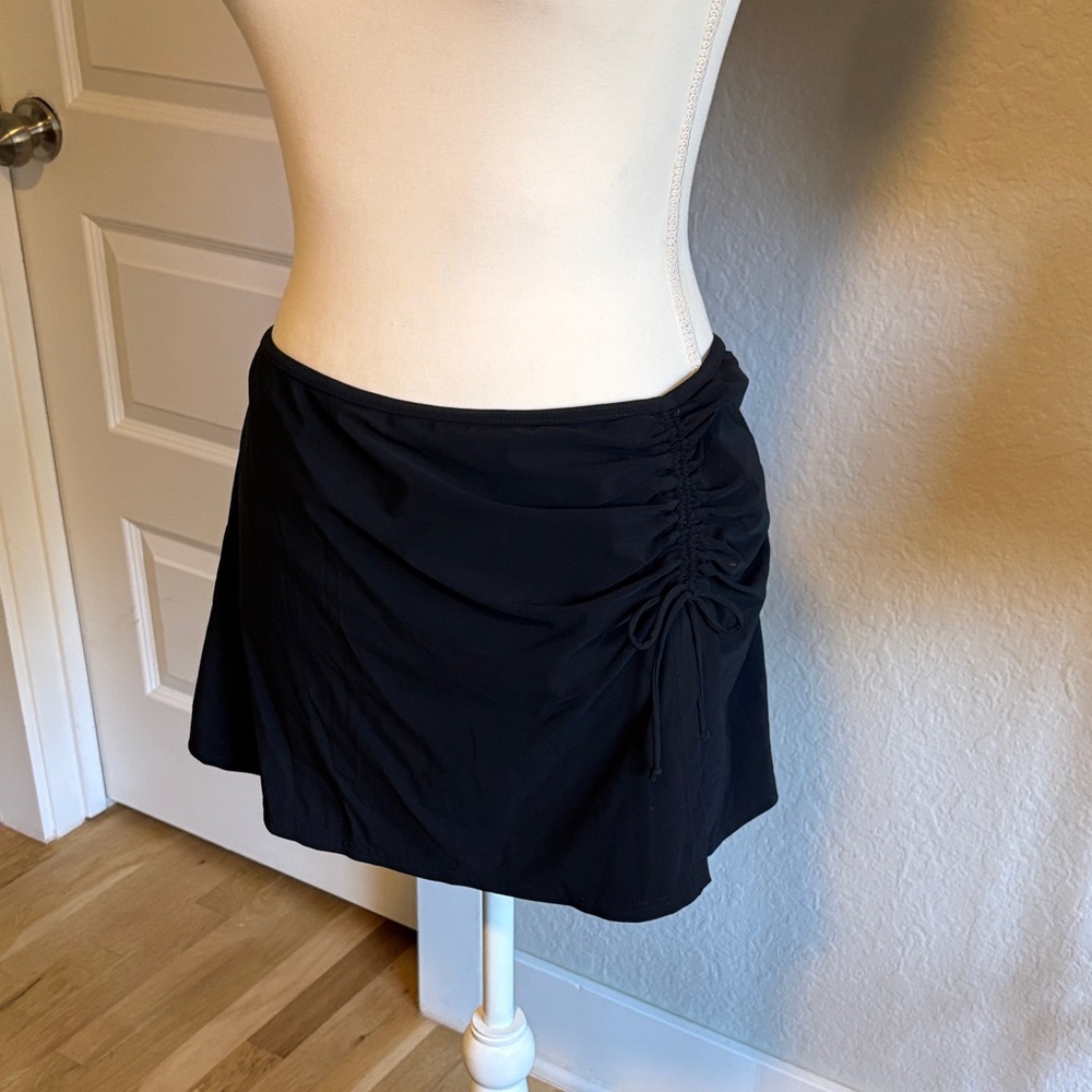 Profile by Gottex black swim skort with built in shorts size 14.